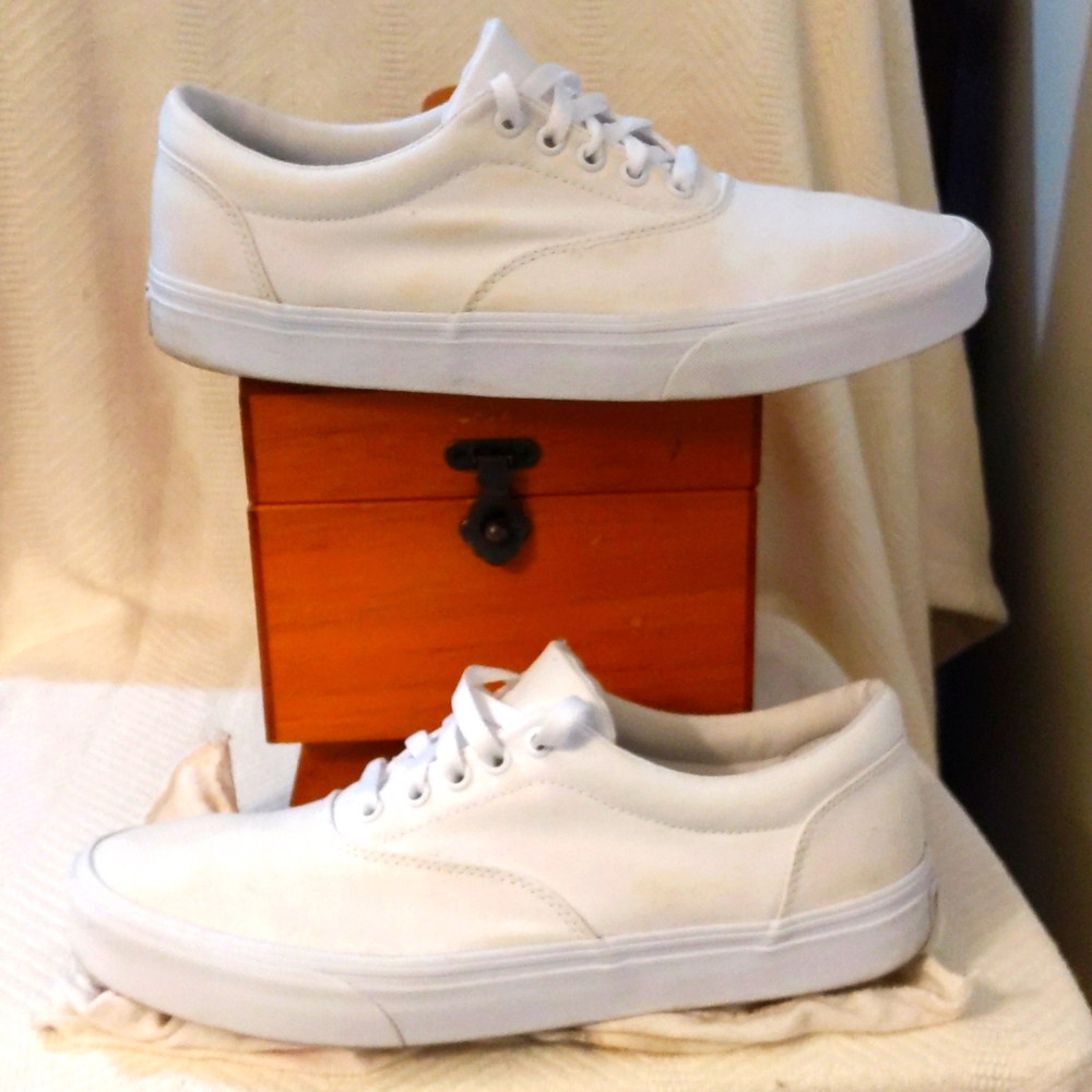 Vans Donehy Sneaker, white canvas sneaker size 11